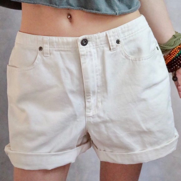 Liz Claiborne White Jean Shorts Ruffle Bottom ! - Picture 1 of 4